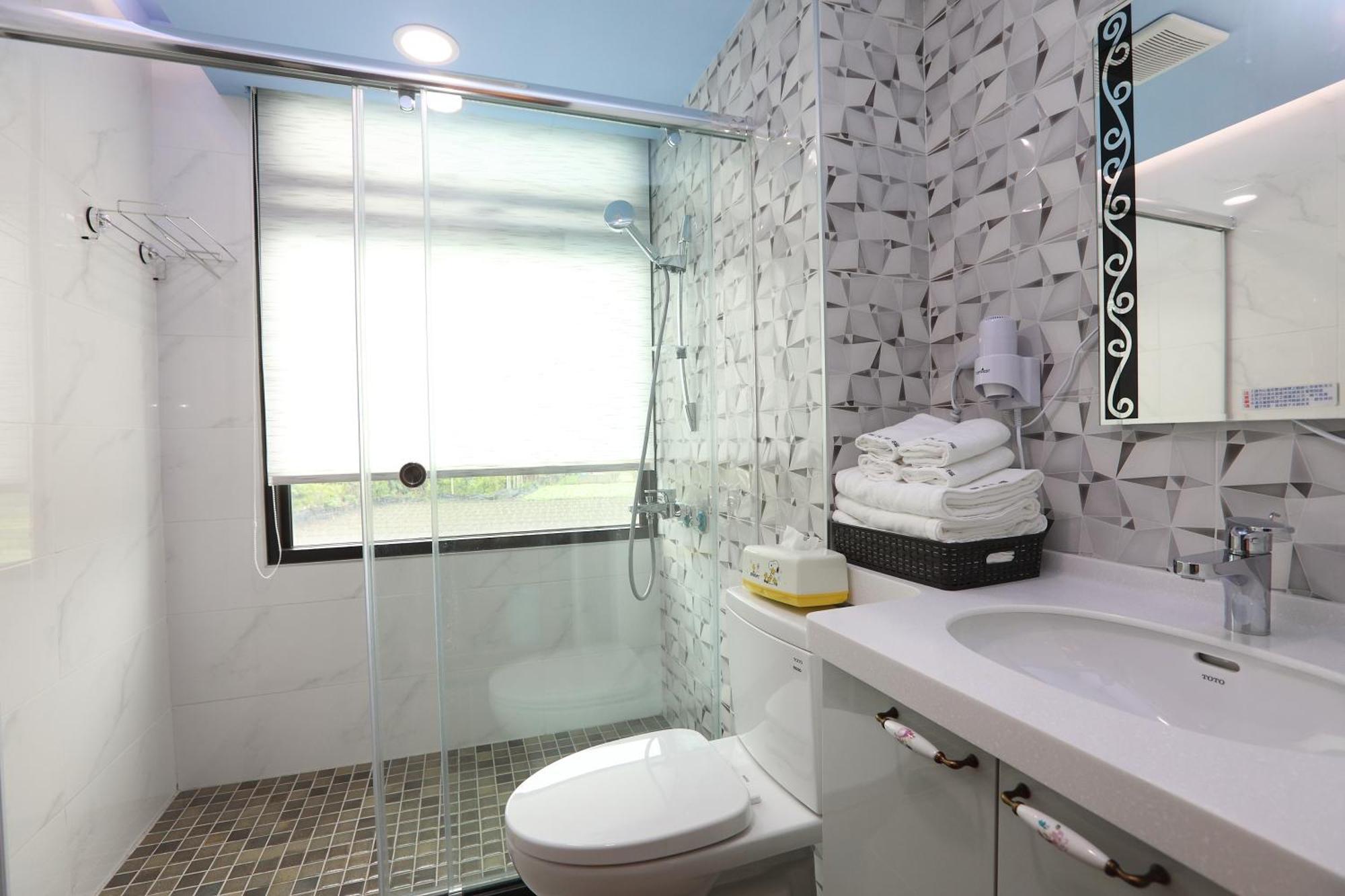 Bridge Bed And Breakfast Kota Hualien Bagian luar foto