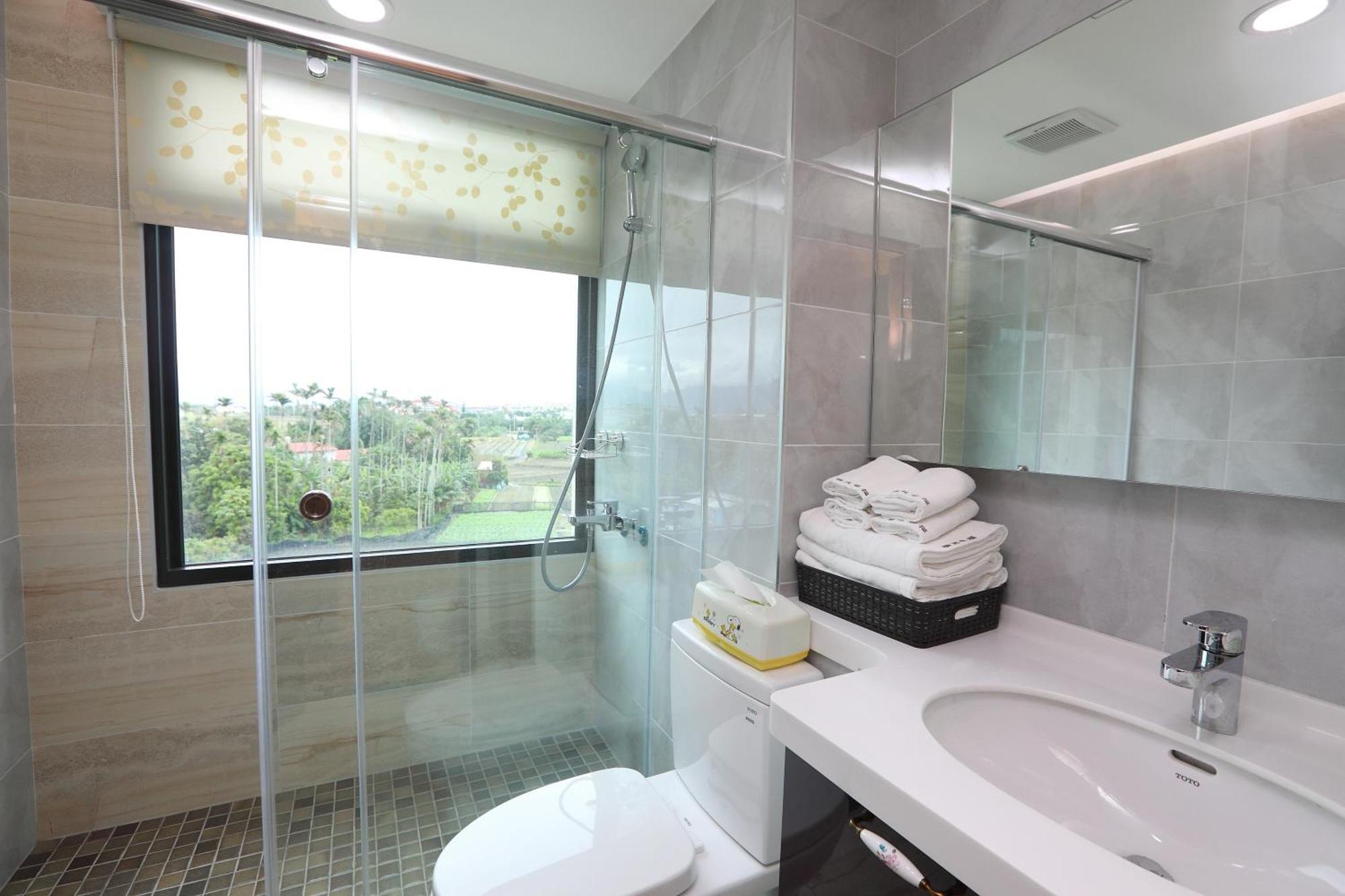 Bridge Bed And Breakfast Kota Hualien Bagian luar foto