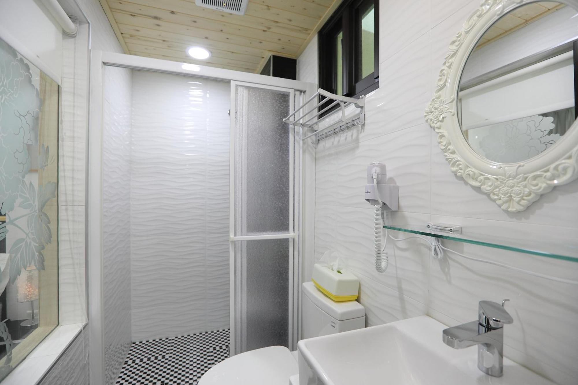 Bridge Bed And Breakfast Kota Hualien Ruang foto